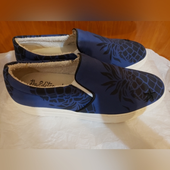 The Editor Italy Distressed Pineapple Printed Blue Fabric Slip on Sneakers - Picture 4 of 10